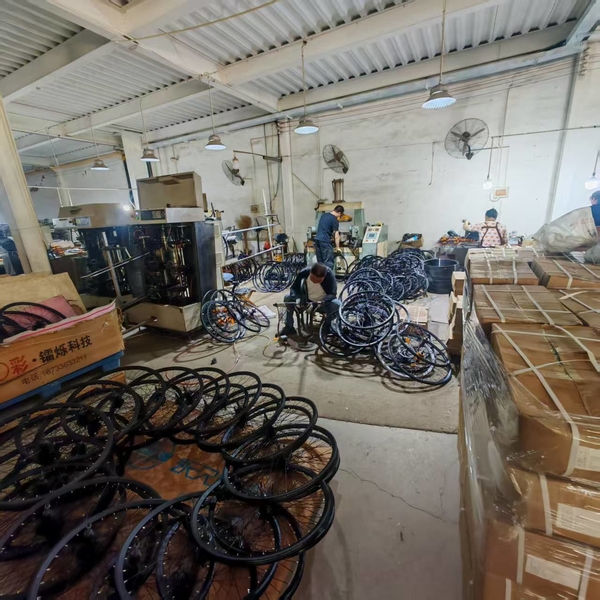 QINGDAO BESTRIDING SPORTS CO.,LTD linea di produzione del fabbricante