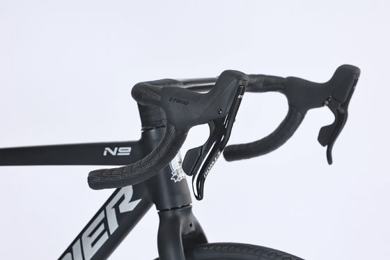 Bicicletta da corsa da 18 velocità, bici da strada da corsa, con sistema frenante SHIMANO BR-R7020 e pedali a sgancio rapido inclusi, perfetta per ciclisti seri