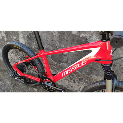 Bicicletta per bambini da 20 pollici con forchetta a sospensione e telaio in fibra di carbonio pesa solo 11 kg