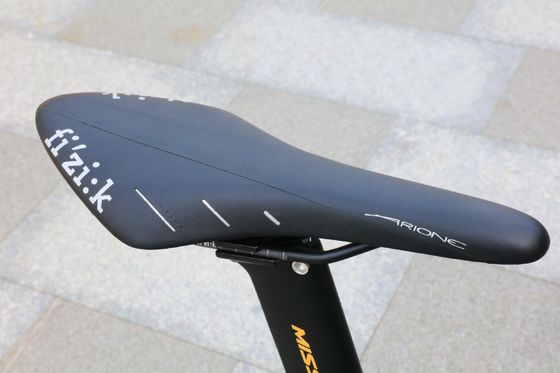 Materiale di cerchiera in fibra di carbonio Bici da strada Perfetta combinazione di forza e velocità