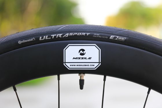 Materiale di cerchiera in fibra di carbonio Bici da strada Perfetta combinazione di forza e velocità