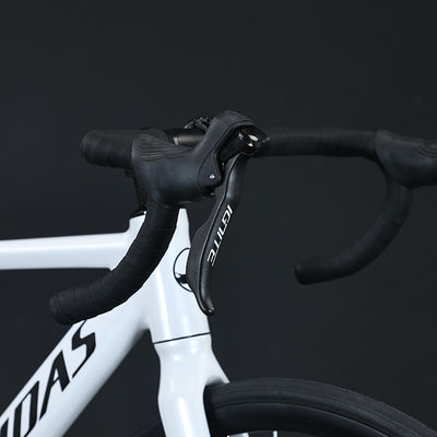 Bicicletta da strada leggera con telaio in alluminio con 18 velocità e freno idraulico per il controllo