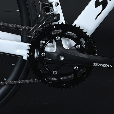Bicicletta da strada leggera con telaio in alluminio con 18 velocità e freno idraulico per il controllo