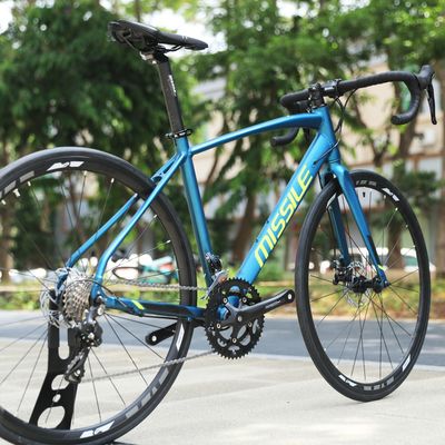 700C Bicicletta stradale a telaio rigido 18 velocità Materiale del telaio in lega di alluminio 10,5 kg Peso