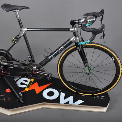 Cornice di allenatore elettrico portatile nero per attrezzature di allenamento per ciclismo indoor