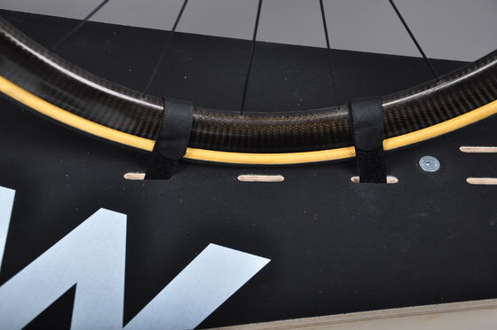 Cornice di allenatore elettrico portatile nero per attrezzature di allenamento per ciclismo indoor