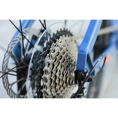 Bicicletta da montagna a telaio in alluminio con cavo interno e tubo di testa conico