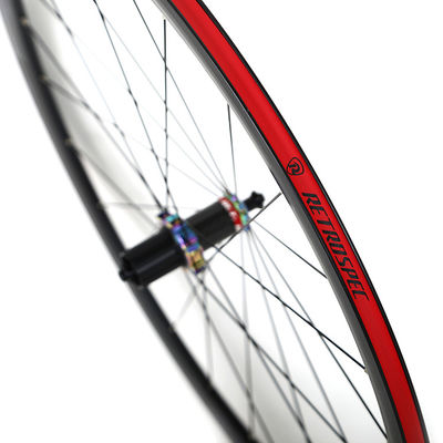 Retrospective 700c Wheel Set in nero con RS Hub Carbon Body e Galaxy Color 24/24 Fori