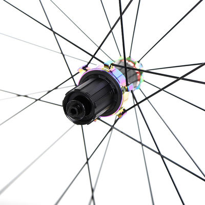 Retrospective 700c Wheel Set in nero con RS Hub Carbon Body e Galaxy Color 24/24 Fori
