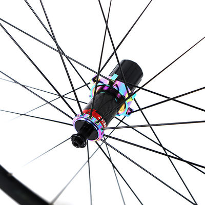 Retrospective 700c Wheel Set in nero con RS Hub Carbon Body e Galaxy Color 24/24 Fori