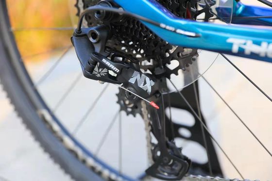 Bici da montagna accessibile a 11 velocità con sospensione a forcella e ammorbiditore non posteriore a telaio duro