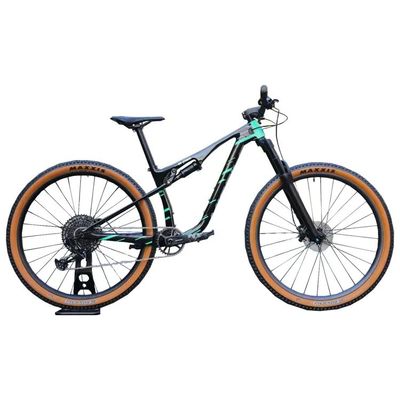 Prova il brivido di guidare con il telaio a carbonio a sospensione completa da 29 pollici Mtb Soft Tail