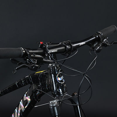Speed Mountain Bike con manubrio in alluminio e sistema di frenatura idraulica Shimano