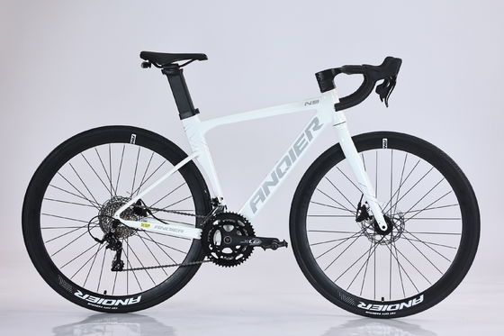 Bici da corsa a prezzi accessibili per gli acquirenti attenti al budget